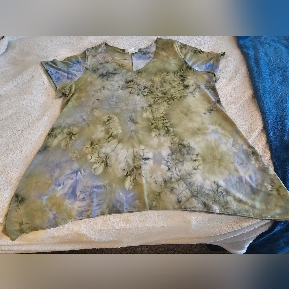 Tie Dye Asymmetrical Bottom